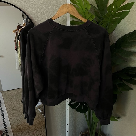 🖤 Levi’s Black Tie-Dye Crewneck Sweatshirt L | Cropped Cozy Pullover with Logo - Picture 5 of 5